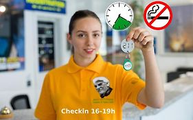 Space Hotel im Campus der JvP Schule